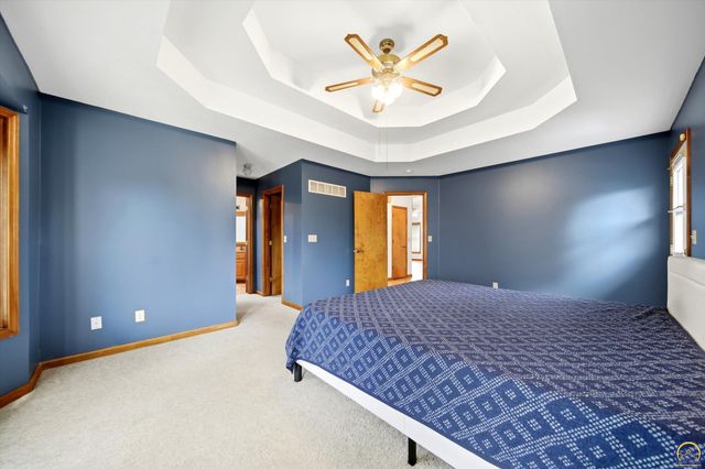 6024 SW 40th Ter, Topeka, KS 66610