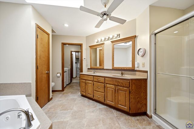 6024 SW 40th Ter, Topeka, KS 66610