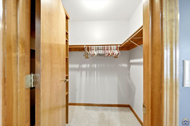 6024 SW 40th Ter, Topeka, KS 66610