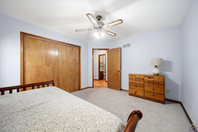 6024 SW 40th Ter, Topeka, KS 66610
