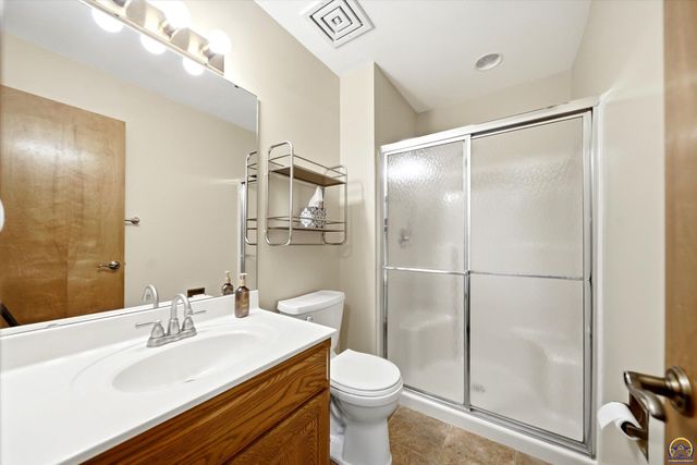 6024 SW 40th Ter, Topeka, KS 66610