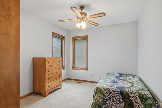 6024 SW 40th Ter, Topeka, KS 66610