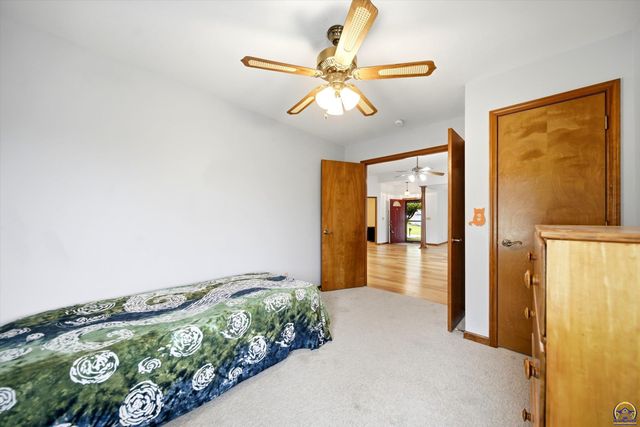 6024 SW 40th Ter, Topeka, KS 66610