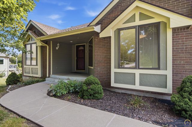 6024 SW 40th Ter, Topeka, KS 66610