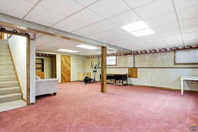6024 SW 40th Ter, Topeka, KS 66610