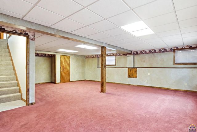6024 SW 40th Ter, Topeka, KS 66610