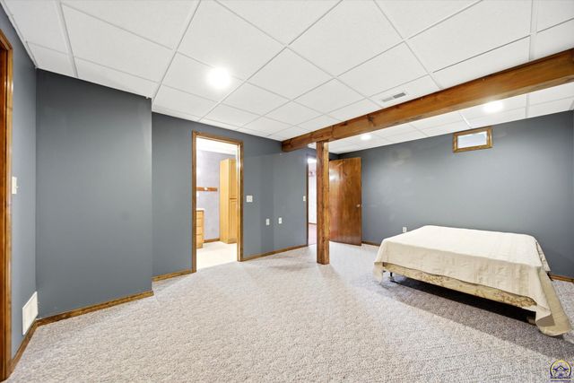 6024 SW 40th Ter, Topeka, KS 66610