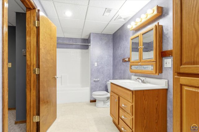 6024 SW 40th Ter, Topeka, KS 66610