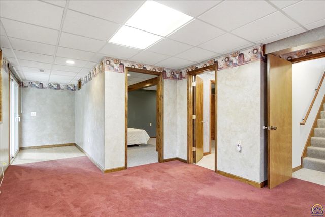 6024 SW 40th Ter, Topeka, KS 66610