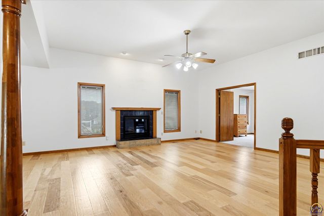6024 SW 40th Ter, Topeka, KS 66610
