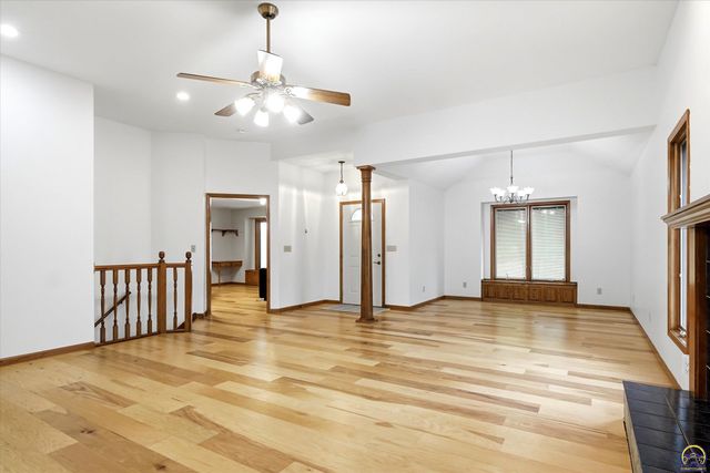 6024 SW 40th Ter, Topeka, KS 66610