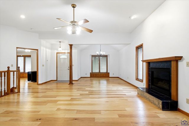 6024 SW 40th Ter, Topeka, KS 66610