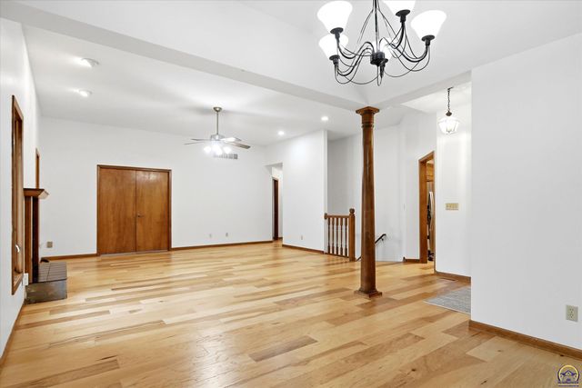 6024 SW 40th Ter, Topeka, KS 66610