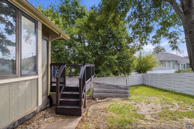 6024 SW 40th Ter, Topeka, KS 66610