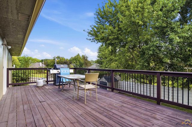 6024 SW 40th Ter, Topeka, KS 66610