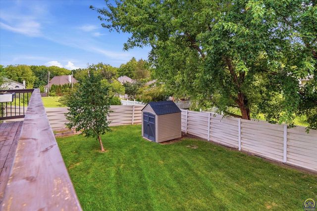 6024 SW 40th Ter, Topeka, KS 66610