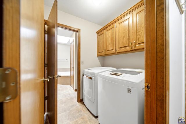 6024 SW 40th Ter, Topeka, KS 66610
