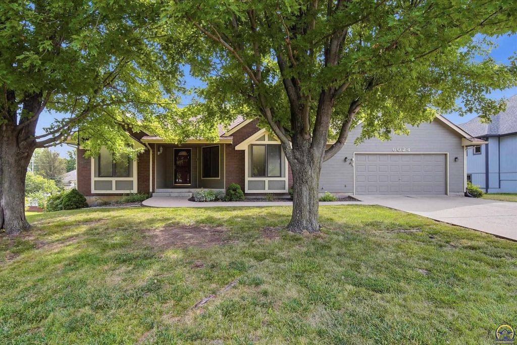 6024 SW 40th Ter, Topeka, KS 66610