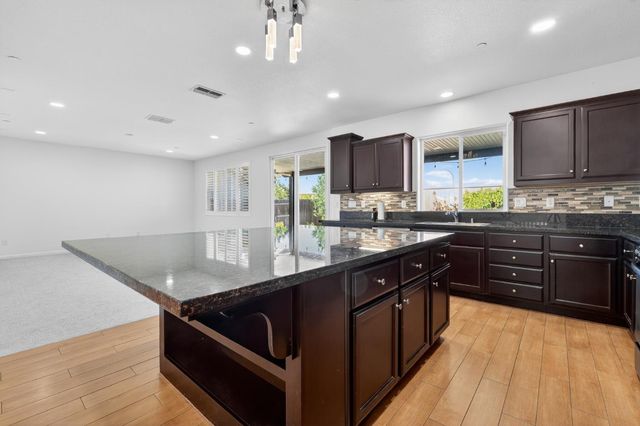 4076 Branigan Lake Way, Rancho Cordova, CA 95742
