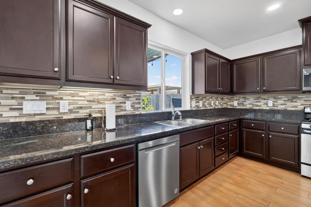 4076 Branigan Lake Way, Rancho Cordova, CA 95742