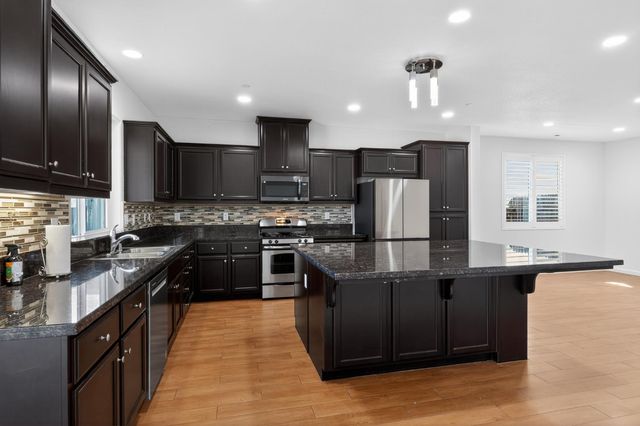 4076 Branigan Lake Way, Rancho Cordova, CA 95742