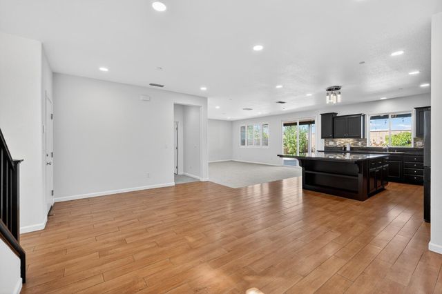 4076 Branigan Lake Way, Rancho Cordova, CA 95742