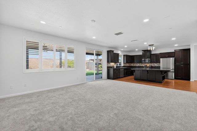4076 Branigan Lake Way, Rancho Cordova, CA 95742