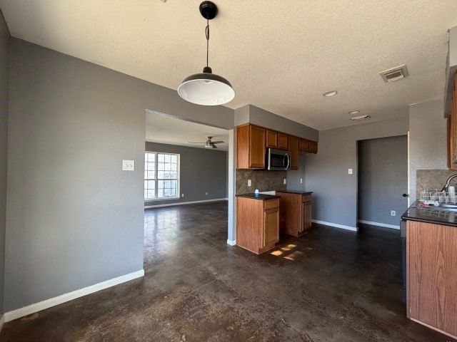 207 S Creek Street, Fredericksburg, TX 78624