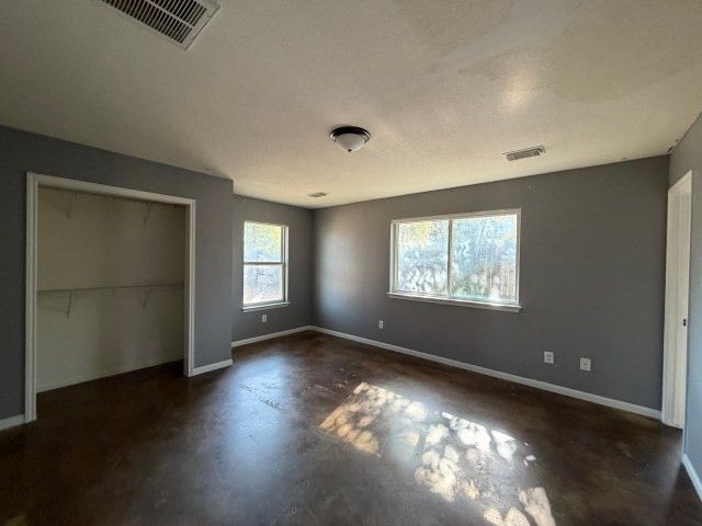 207 S Creek Street, Fredericksburg, TX 78624