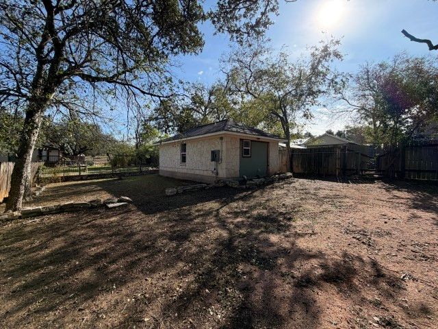 207 S Creek Street, Fredericksburg, TX 78624