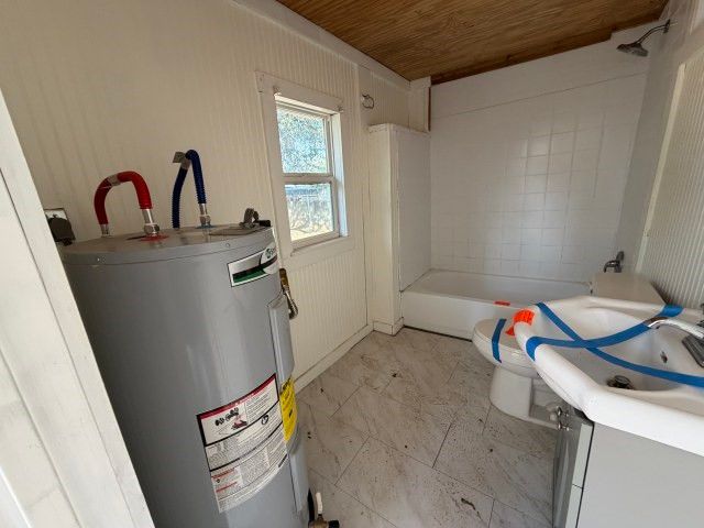 207 S Creek Street, Fredericksburg, TX 78624