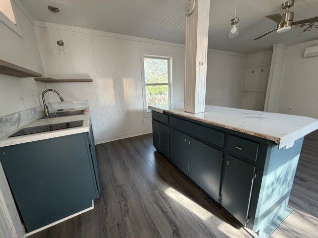 207 S Creek Street, Fredericksburg, TX 78624