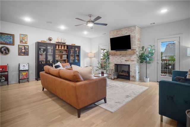 139 N Hawkstone Drive, Fayetteville, AR 72704