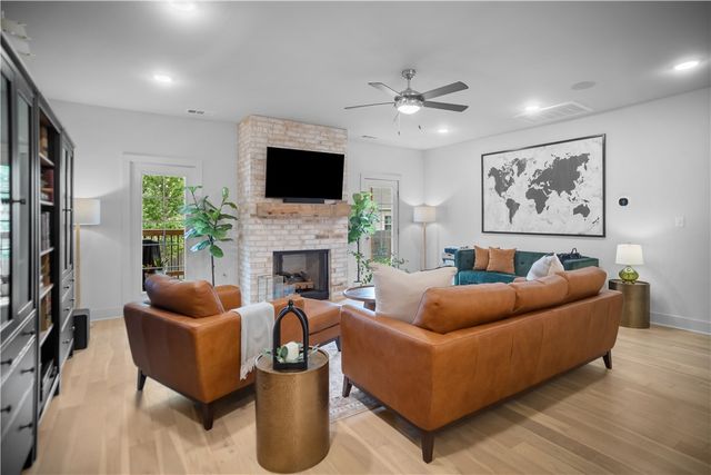 139 N Hawkstone Drive, Fayetteville, AR 72704