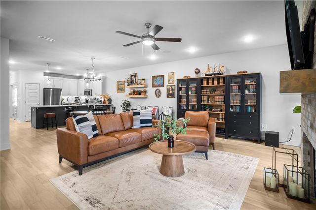139 N Hawkstone Drive, Fayetteville, AR 72704