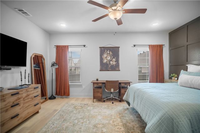 139 N Hawkstone Drive, Fayetteville, AR 72704