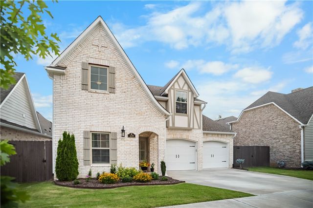 139 N Hawkstone Drive, Fayetteville, AR 72704