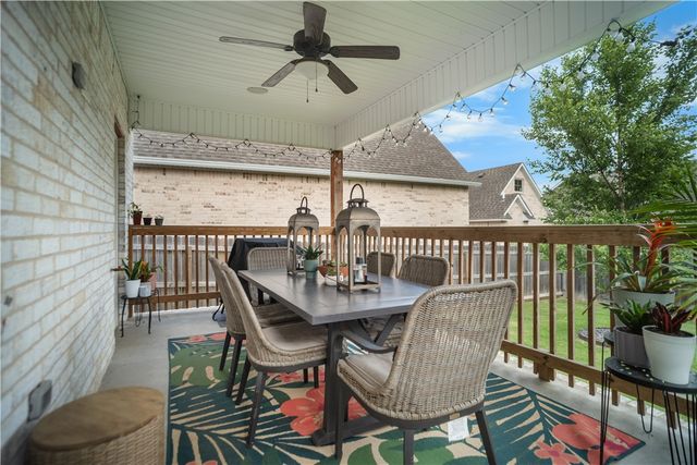 139 N Hawkstone Drive, Fayetteville, AR 72704