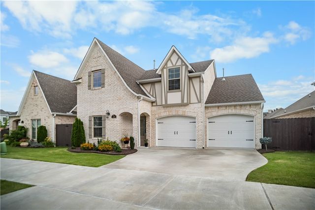 139 N Hawkstone Drive, Fayetteville, AR 72704