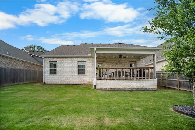 139 N Hawkstone Drive, Fayetteville, AR 72704