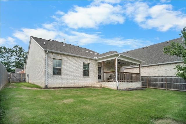 139 N Hawkstone Drive, Fayetteville, AR 72704