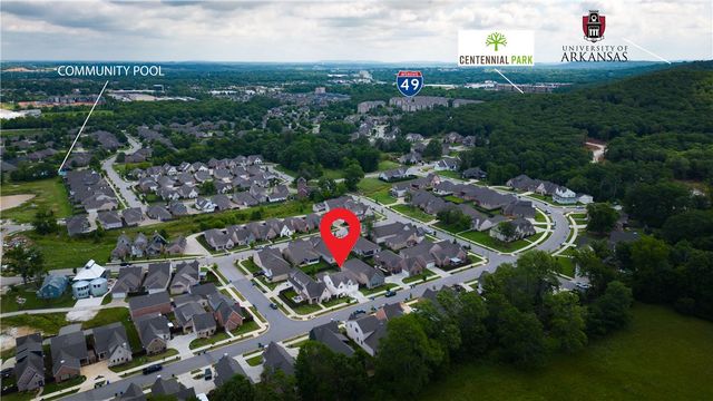139 N Hawkstone Drive, Fayetteville, AR 72704