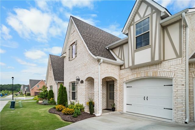 139 N Hawkstone Drive, Fayetteville, AR 72704