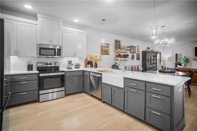 139 N Hawkstone Drive, Fayetteville, AR 72704