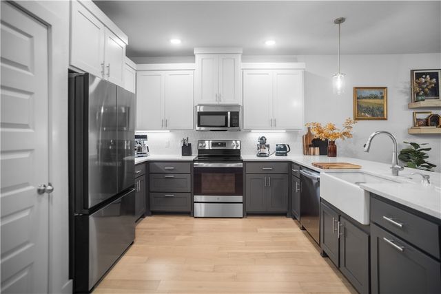 139 N Hawkstone Drive, Fayetteville, AR 72704