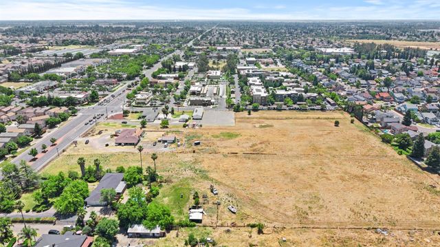 8240 Elk Grove Florin Rd, Sacramento, CA 95829