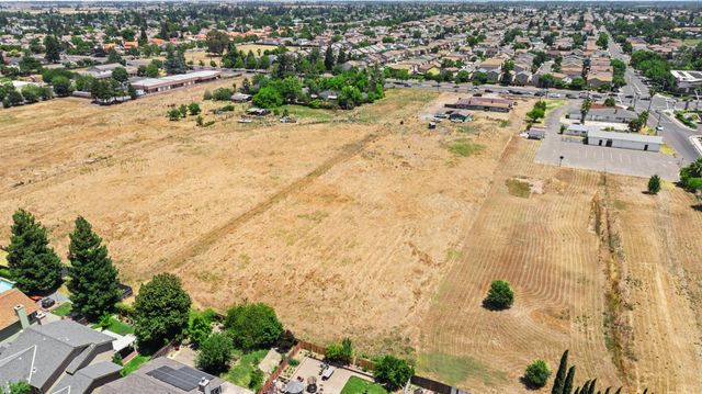 8240 Elk Grove Florin Rd, Sacramento, CA 95829
