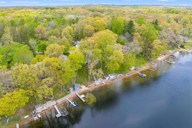 28015 North Street, Gobles, MI 49055