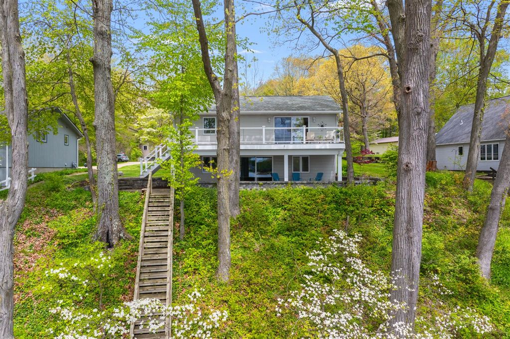 28015 North Street, Gobles, MI 49055