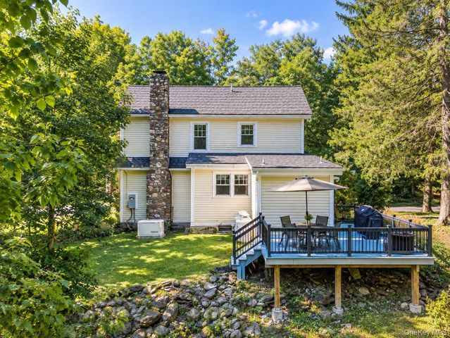 145 Drake Road, Pleasant Valley, NY 12569